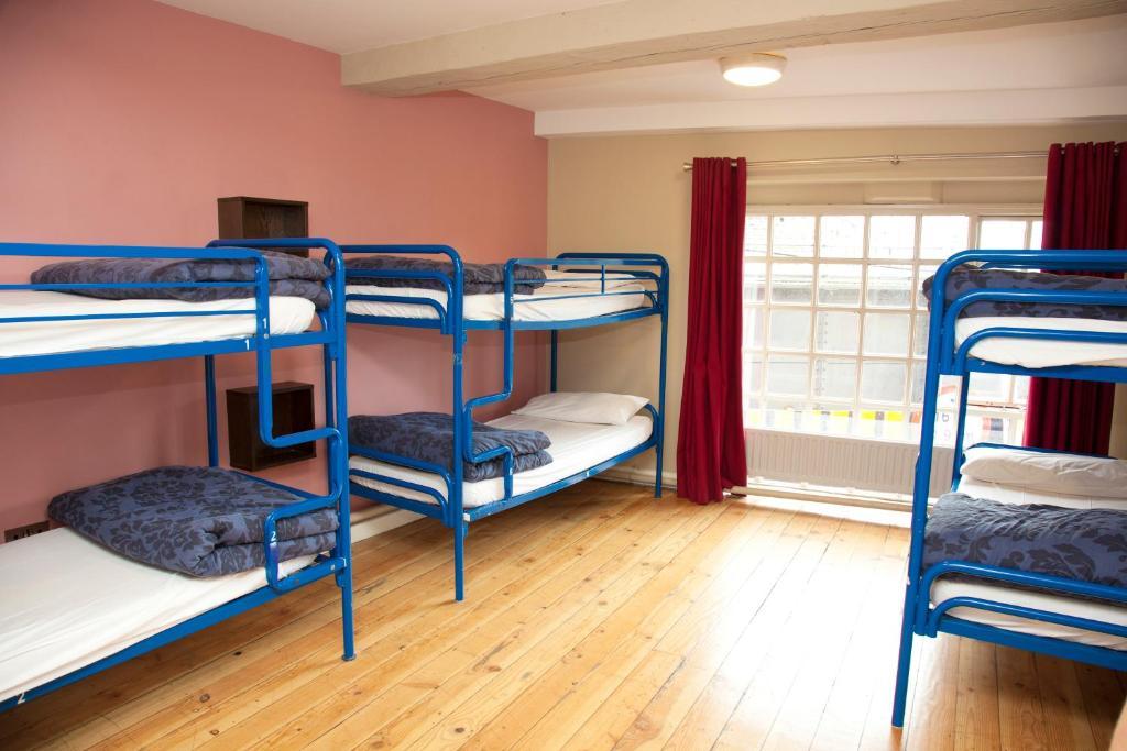 1 Bunk Bed a 6 Bed Dorm,641033667:JPEG